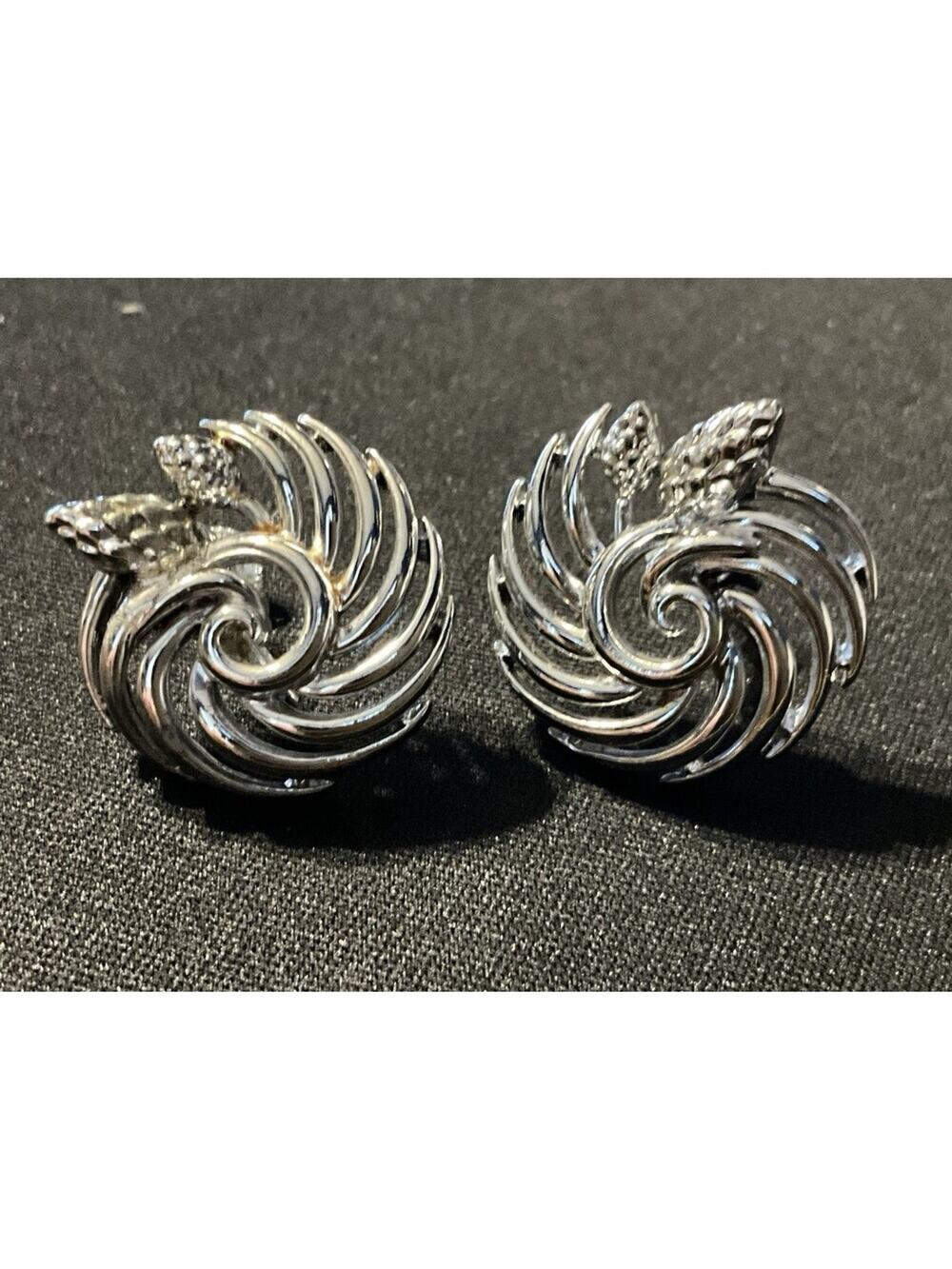 Vintage Lisner Screw Back Swirl W/ Pincons Earrings